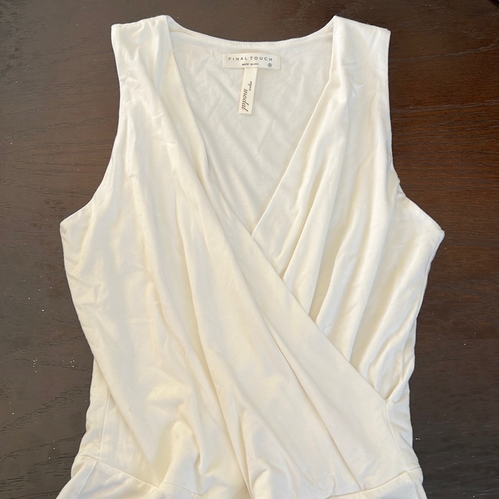 Boutique v-neck blouse bodysuit